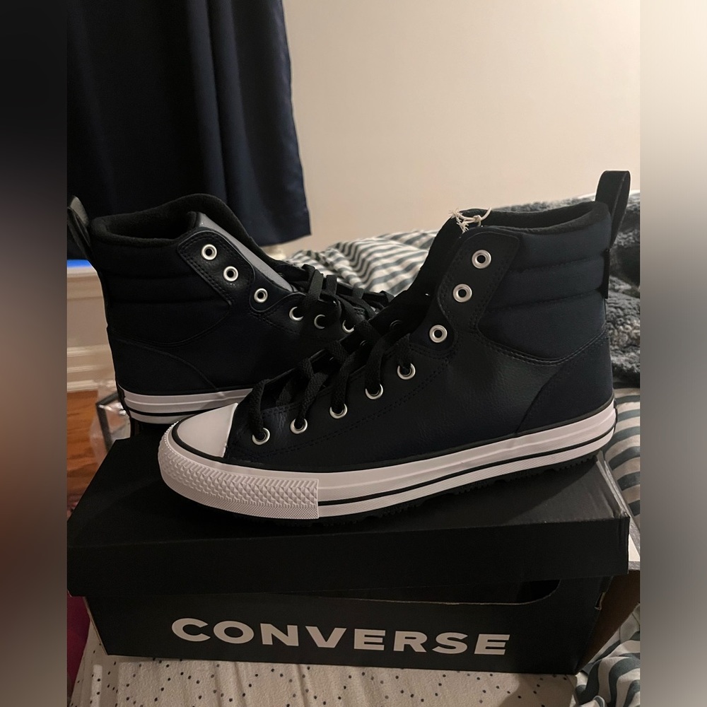 Obsidian Black/White Brand new Converse